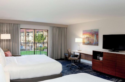 DoubleTree by Hilton Bakersfield - image 20