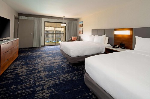 DoubleTree by Hilton Bakersfield - image 22