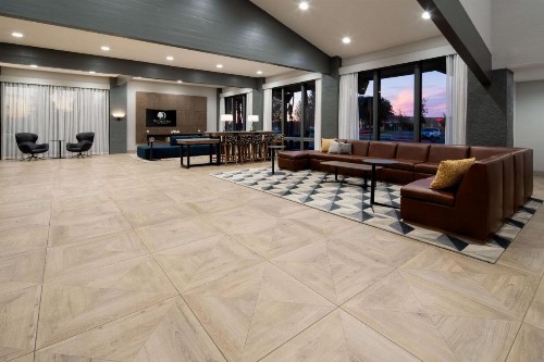 DoubleTree by Hilton Bakersfield - image 3