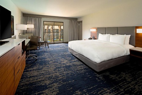 DoubleTree by Hilton Bakersfield - image 33