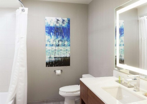 DoubleTree by Hilton Bakersfield - image 8