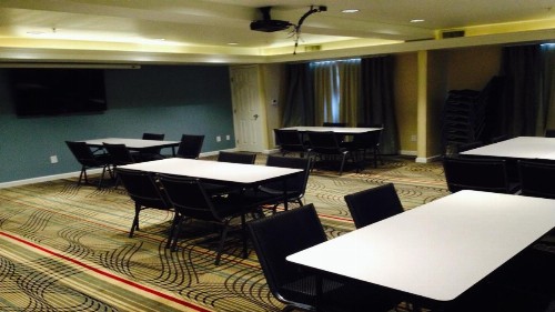 Holiday Inn Express Bakersfield an IHG Hotel - image 15