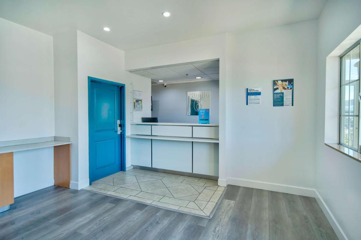 Studio 6-Bakersfield CA - image 2