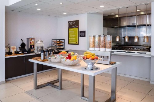 Hilton Garden Inn Bakersfield - image 11