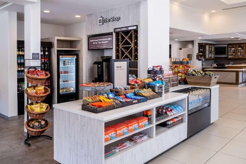 Hilton Garden Inn Bakersfield - image 12