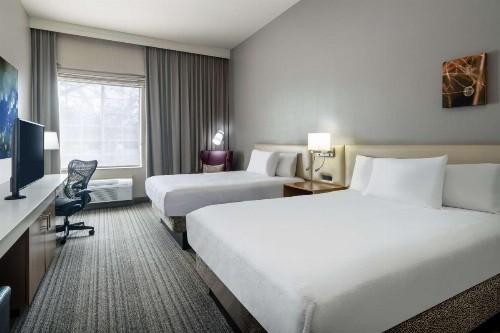Hilton Garden Inn Bakersfield - image 17