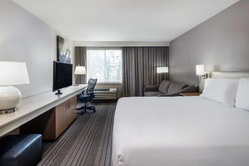 Hilton Garden Inn Bakersfield - image 18