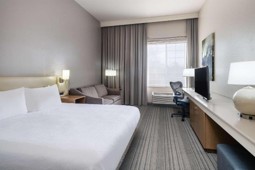 Hilton Garden Inn Bakersfield - image 19