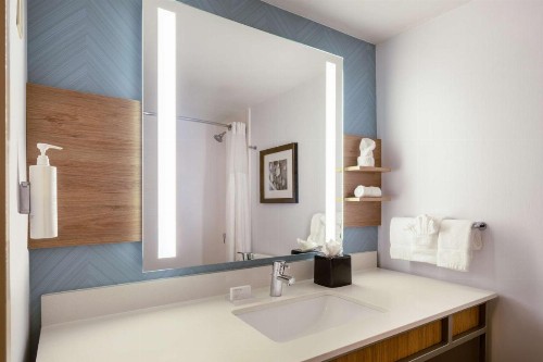 Hilton Garden Inn Bakersfield - image 20