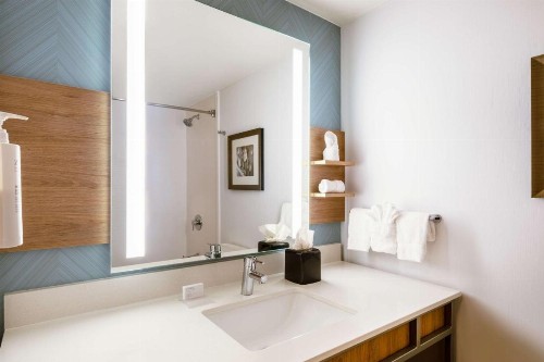 Hilton Garden Inn Bakersfield - image 21