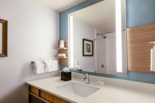 Hilton Garden Inn Bakersfield - image 23