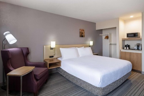 Hilton Garden Inn Bakersfield - image 24