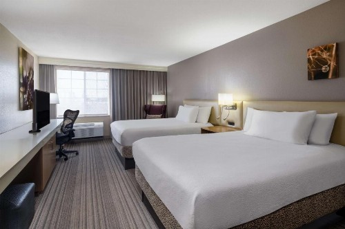Hilton Garden Inn Bakersfield - image 26