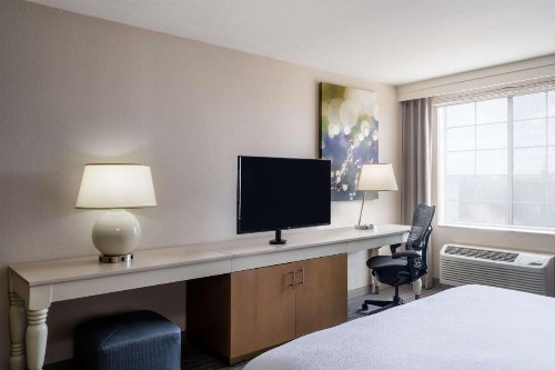 Hilton Garden Inn Bakersfield - image 27