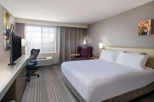 Hilton Garden Inn Bakersfield - image 31