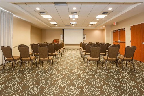 Hilton Garden Inn Bakersfield - image 33