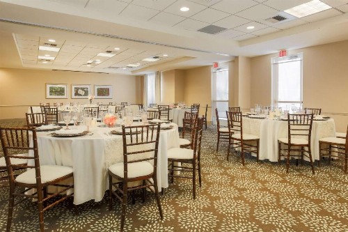 Hilton Garden Inn Bakersfield - image 35
