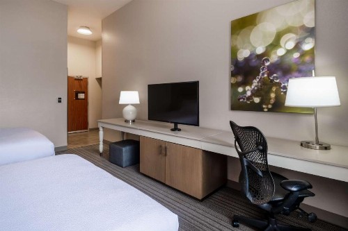 Hilton Garden Inn Bakersfield - image 39