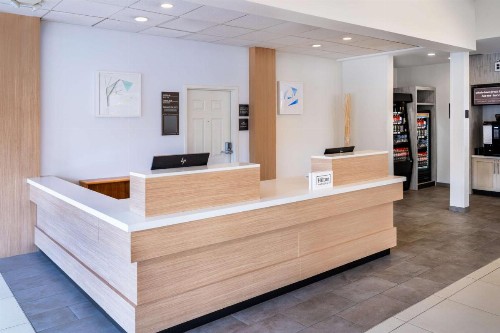 Hilton Garden Inn Bakersfield - image 4