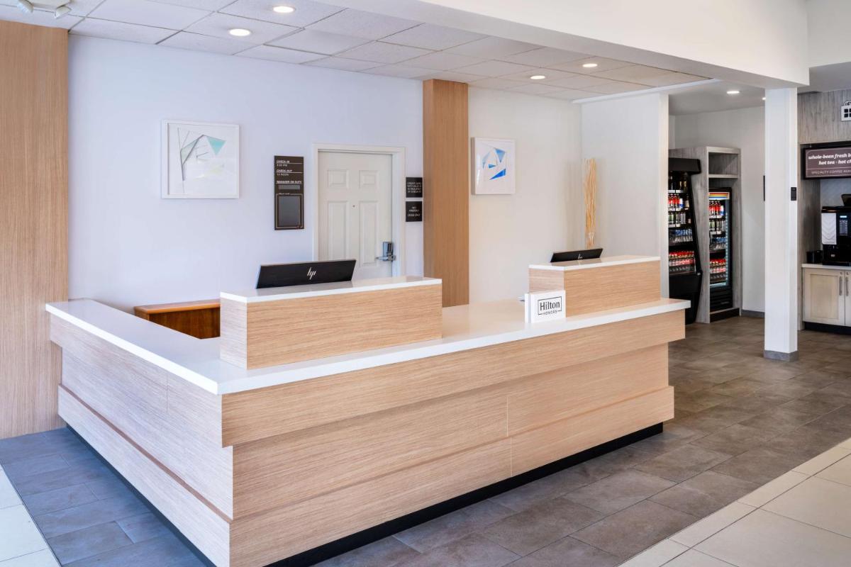 Hilton Garden Inn Bakersfield - image 4