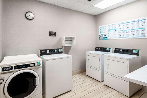 Hilton Garden Inn Bakersfield - image 40