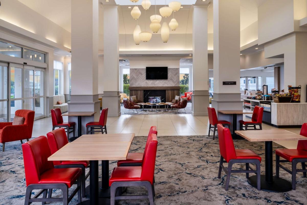 Hilton Garden Inn Bakersfield - image 6