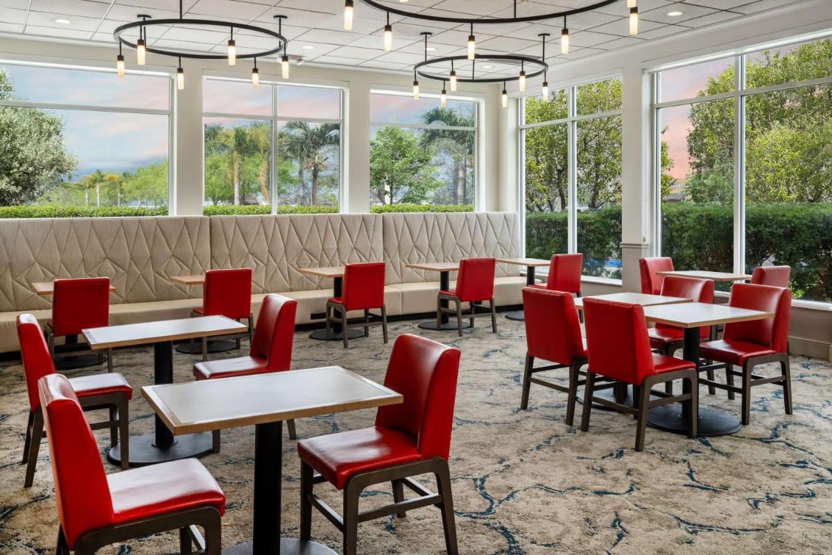 Hilton Garden Inn Bakersfield - image 7