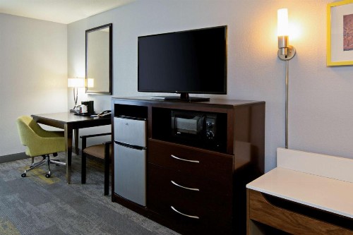 Hampton Inn and Suites Bakersfield / Highway 58 - image 16