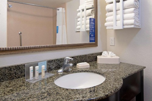 Hampton Inn and Suites Bakersfield / Highway 58 - image 18
