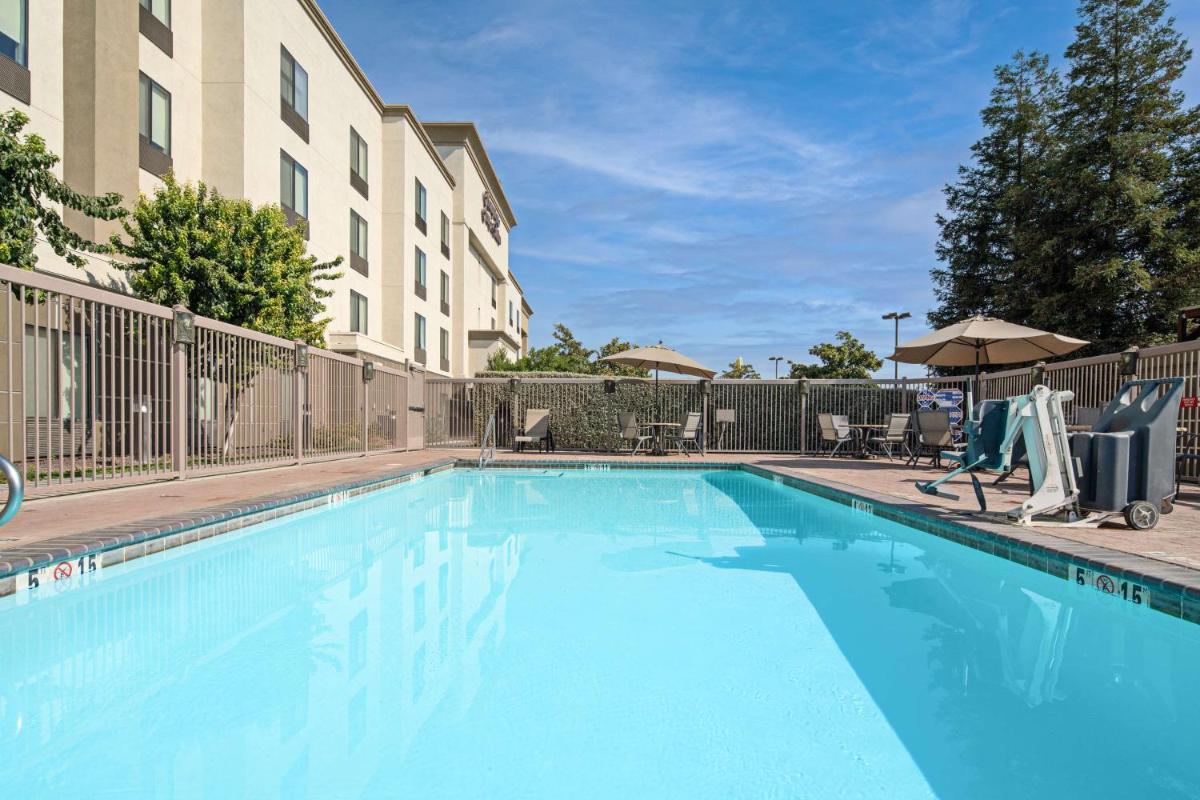 Hampton Inn and Suites Bakersfield / Highway 58 - image 3