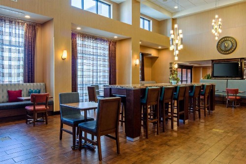 Hampton Inn and Suites Bakersfield / Highway 58 - image 5