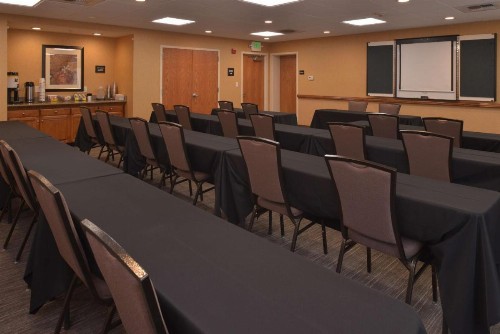 Hampton Inn and Suites Bakersfield North-Airport - image 10