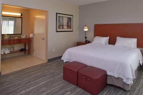 Hampton Inn and Suites Bakersfield North-Airport - image 12