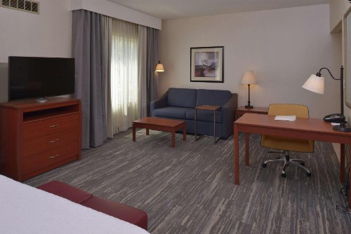 Hampton Inn and Suites Bakersfield North-Airport - image 16