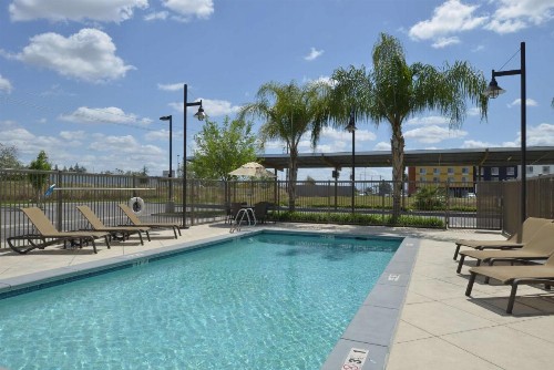 Hampton Inn and Suites Bakersfield North-Airport - image 19