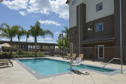 Hampton Inn and Suites Bakersfield North-Airport - image 21