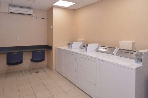 Hampton Inn and Suites Bakersfield North-Airport - image 27