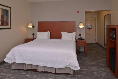Hampton Inn and Suites Bakersfield North-Airport - image 3