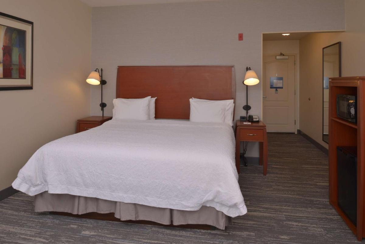Hampton Inn and Suites Bakersfield North-Airport - image 3