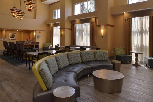 Hampton Inn and Suites Bakersfield North-Airport - image 8