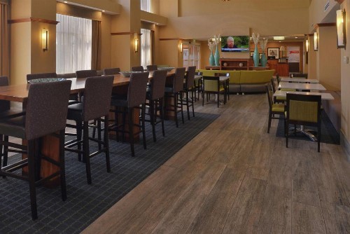 Hampton Inn and Suites Bakersfield North-Airport - image 9