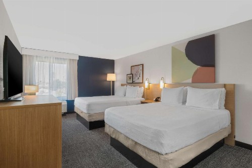 Hampton Inn Bakersfield - Central - image 4