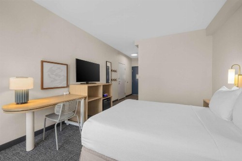 Hampton Inn Bakersfield - Central - image 9