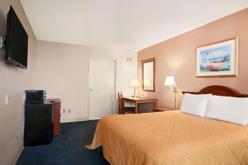 Travelodge by Wyndham Bakersfield - image 11