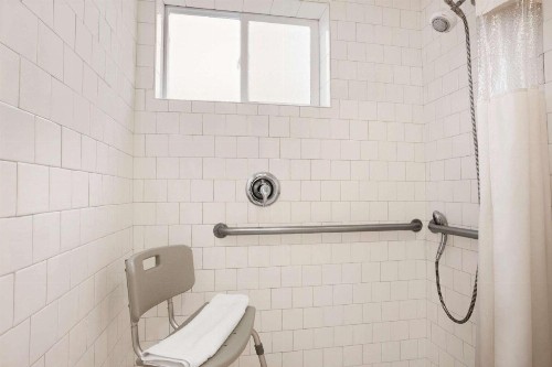 Travelodge by Wyndham Bakersfield - image 12