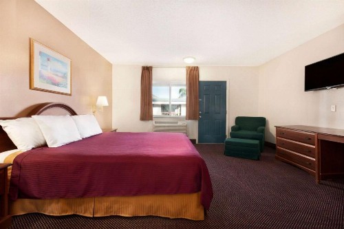 Travelodge by Wyndham Bakersfield - image 15