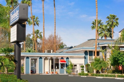 Travelodge by Wyndham Bakersfield - image 16