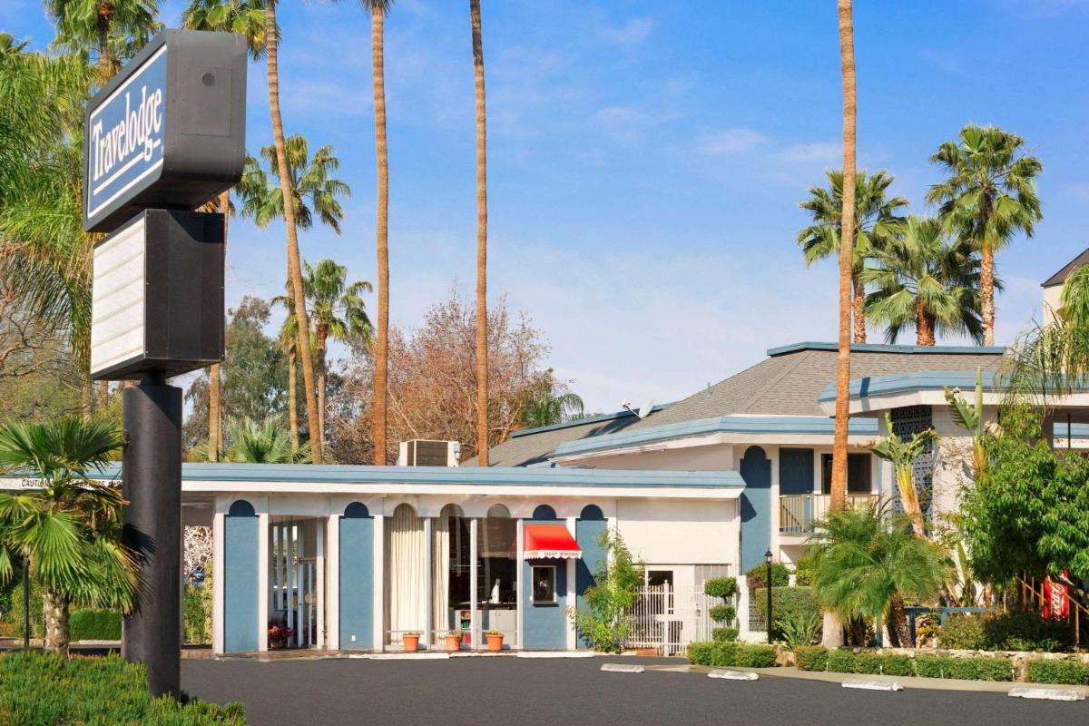 Travelodge by Wyndham Bakersfield - image 2