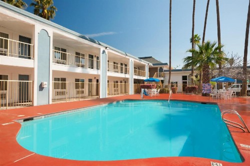 Travelodge by Wyndham Bakersfield - image 21