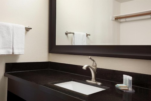 Travelodge by Wyndham Bakersfield - image 24